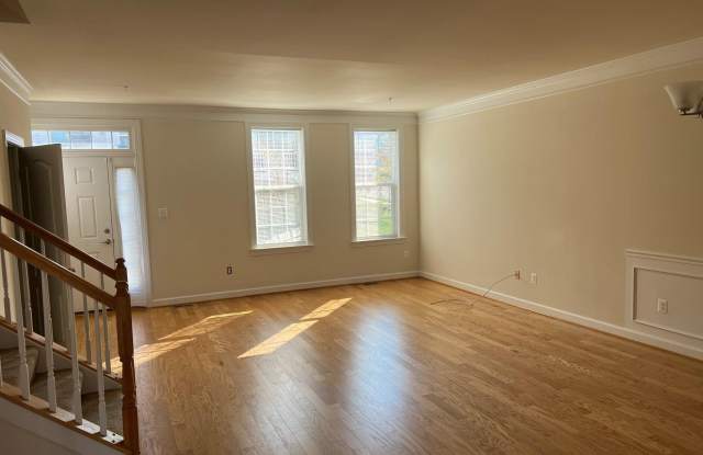 2104 GARDEN GROVE Lane Gallery 2