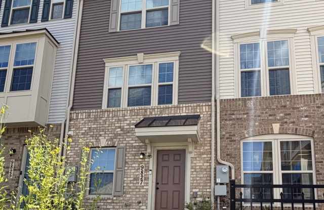 9827 POSTERITY LN Gallery 2
