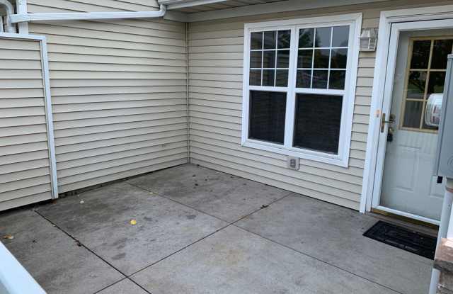 2BR/1.5BA Townhouse - Oakdale- Available Nov. 1 Gallery 4