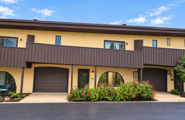 Spacious & Inviting Conquistador Townhome in East Sioux Falls Gallery 1