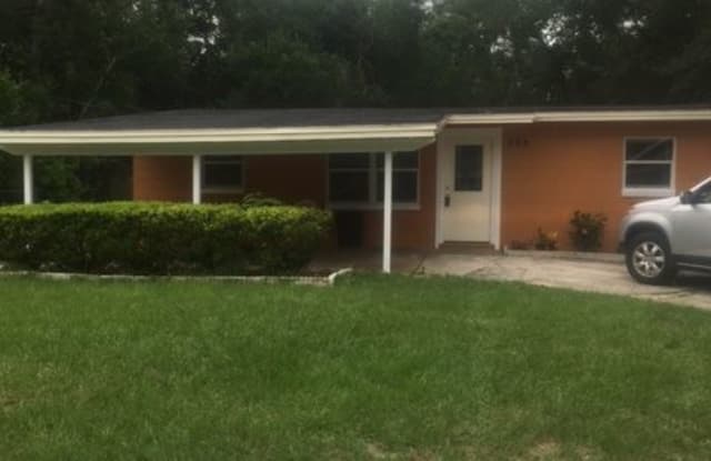 365 Edson Dr - 365 Edson Drive, Bellair-Meadowbrook Terrace, FL 32073