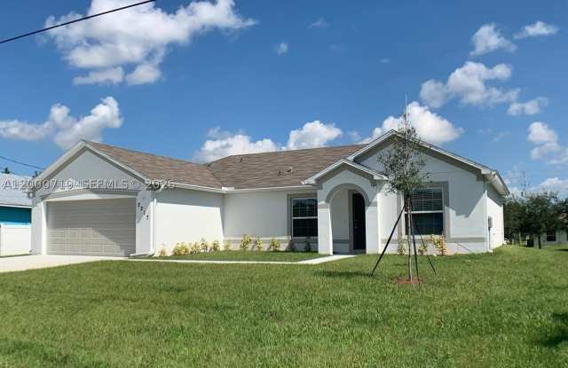 2217 SW Halissee St Gallery 1