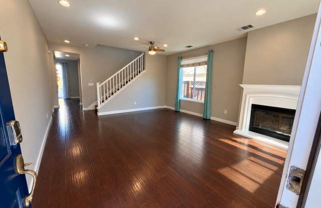 1083 Cotton Wood Court Gallery 3