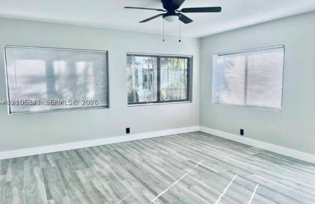 3110 SW 19th Ter Gallery 4