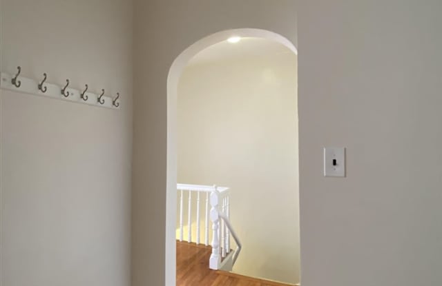 210 OAK ST Gallery 4