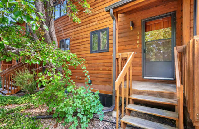 Beautifully Remodeled 3-Bed, 2-Bath Townhouse in Central Boulder Gallery 3