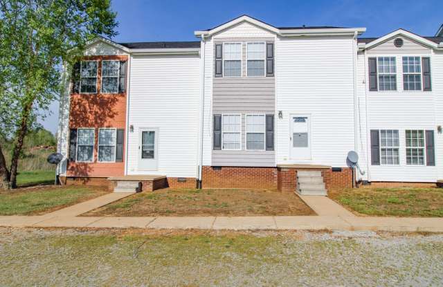 Stylish 3 Bedroom Townhome with Open Living Area Gallery 3