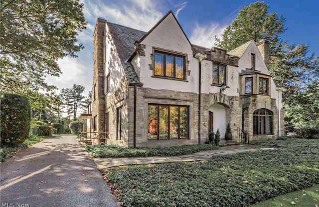 18420 Shelburne Road Gallery 1