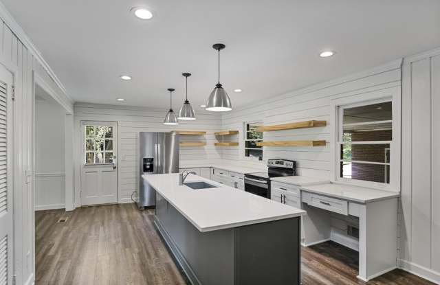 645 Pauley Place Gallery 2