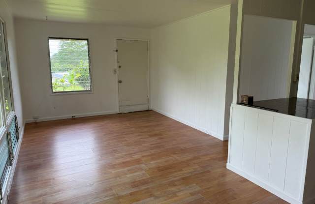 Cozy 3BR Home with Large Yard Gallery 3