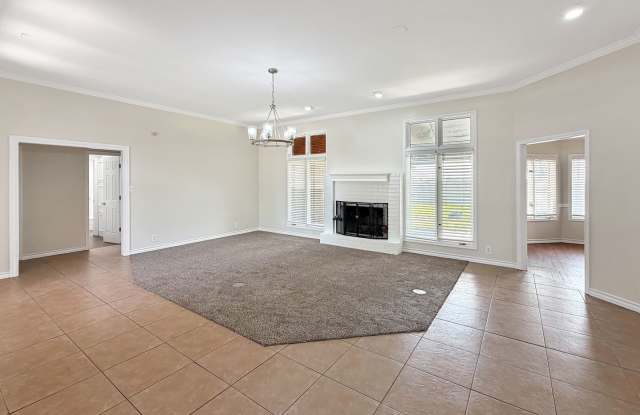 1325 W. Canterbury | Hobbs Gallery 3