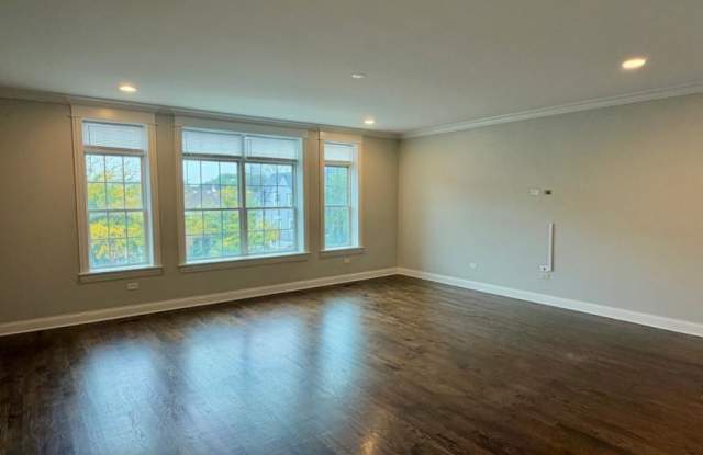 4113 N Western Gallery 3