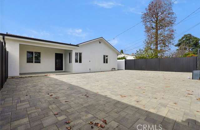 7423 Balcom Avenue photos photos