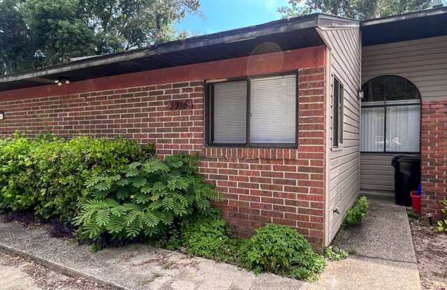 2/2 Flat in Napier Oaks available August 1! photos photos