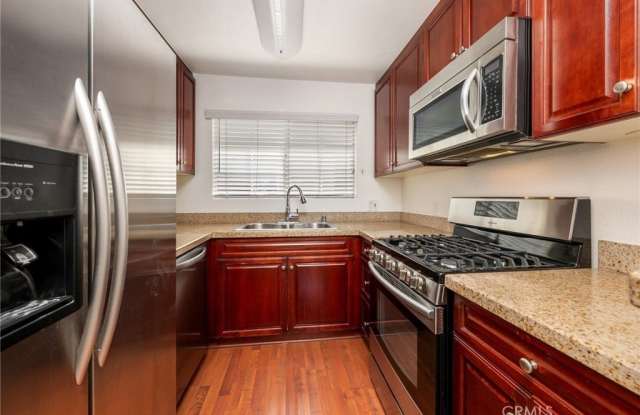 5520 Owensmouth Avenue - 5520 Owensmouth Avenue, Los Angeles, CA 91367