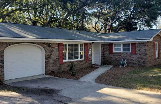 Three Bedroom Ranch in Mount Pleasant photos photos