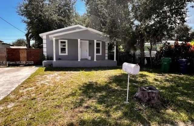 2260 NW 91st St photos photos