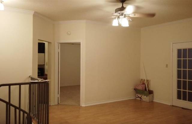 2509 Pearl St Gallery 3