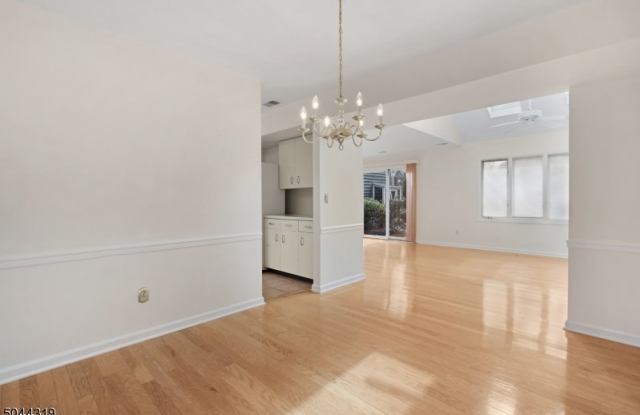 116 VILLAGE DR Gallery 4