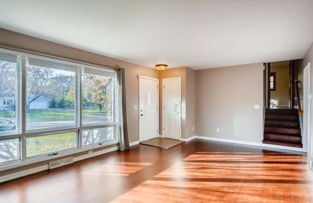 300 Saratoga Lane North Gallery 3
