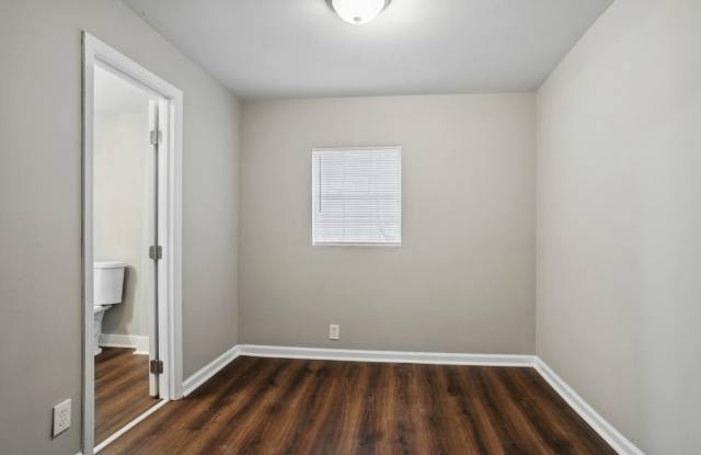 Large Downtown 3BR/2BA House Walking Distance to Forsyth Park - 1714 Reynolds Street, Savannah, GA 31401 Large Downtown 3BR/2BA House Walking Distance to Forsyth Park - 1714 Reynolds Street, Savannah, GA 31401