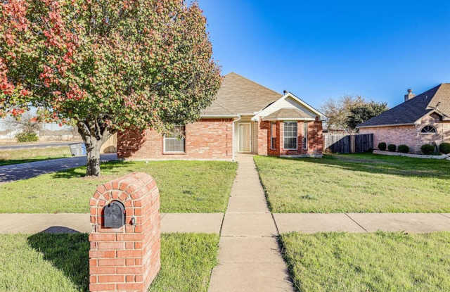 271 Cobblestone Circle - 271 Cobblestone Circle, Red Oak, TX 75154