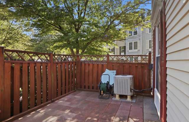 40 WHITECHURCH Court Gallery 2