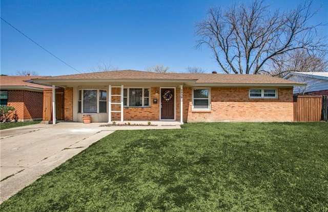 2539 Hillsboro Avenue - 2539 Hillsboro Avenue, Dallas, TX 75228