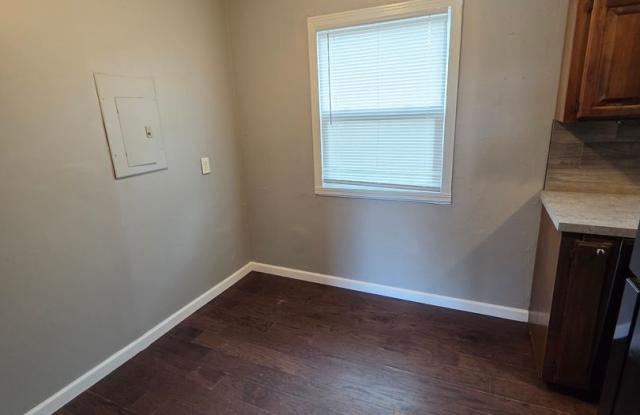 2118 S Greenway Blvd - 2 Bedroom, 1 Bathroom Home - $995 Gallery 3