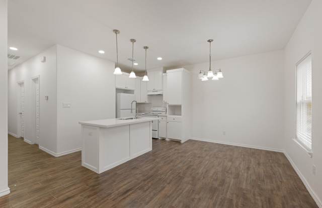2323 N. Valley Circle Gallery 1