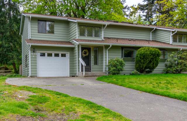 3 Bedroom/2.5 bathroom townhouse centrally located Oak Harbor photos photos