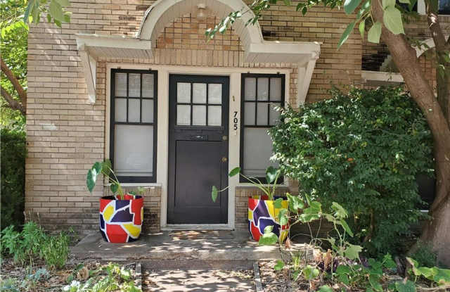 Charming Duplex - Heart of West Campus photos photos