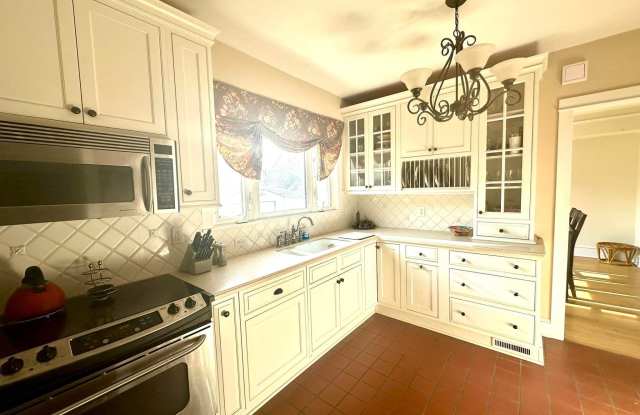 2023 East Beverly Road photos photos 2023 East Beverly Road photos photos