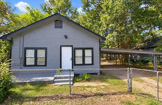 Refreshed 3-Bedroom Silsbee Home on About One-Third of an Acre Gallery 3