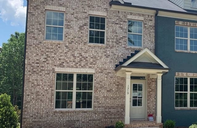 1319 Hillcrest Dr - 1319 Hillcrest Dr, Sugar Hill, GA 30518