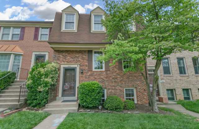 2883 Sutton Oaks Ln - 2883 Sutton Oaks Lane, Oakton, VA 22181