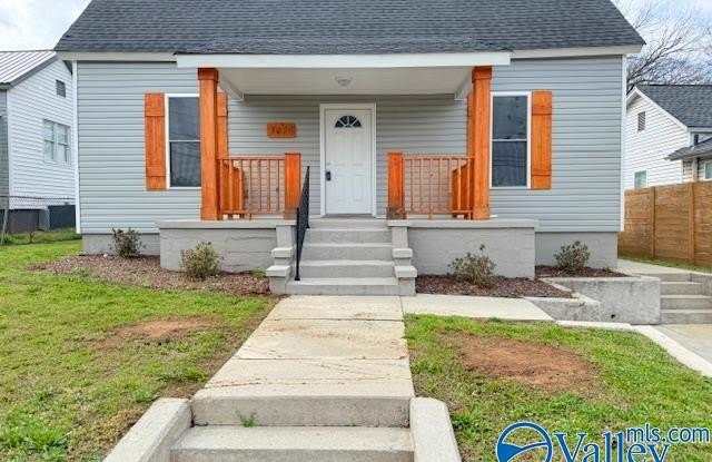 1010 Oakwood Avenue NE photos photos