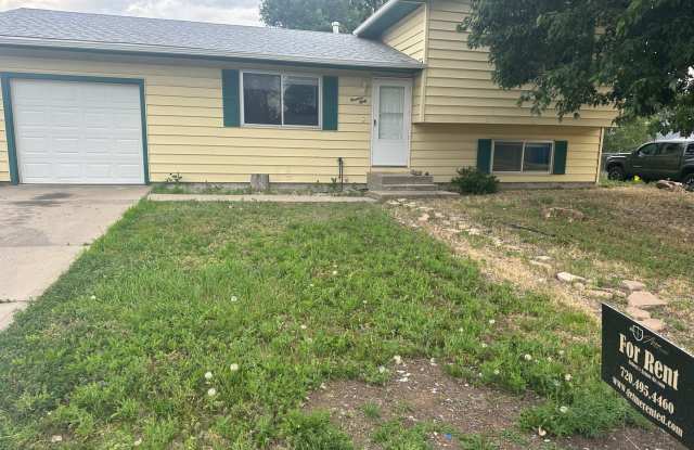 Updated 3 bedroom, 2 bathroom tri-level! photos photos