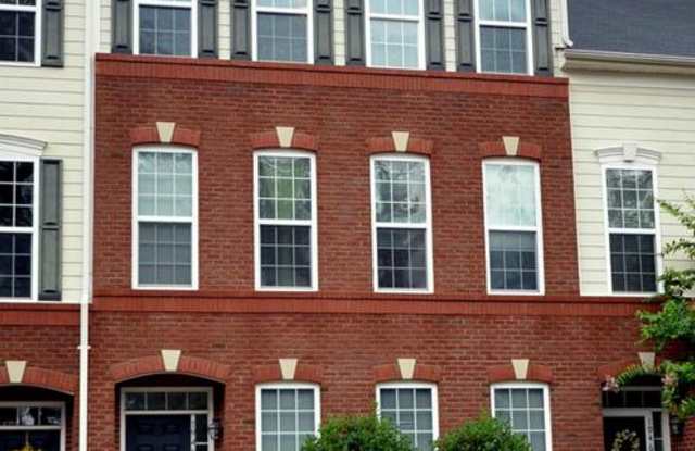 19464 FRONT ST - 19464 Front Street, Lansdowne, VA 20176