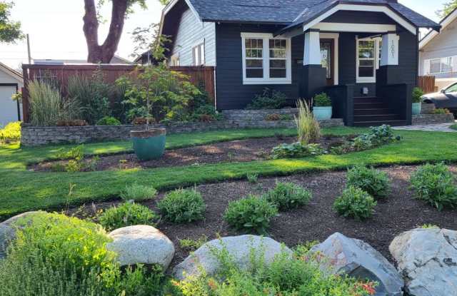 Updated 3 bedroom Vintage Home For Rent in Downtown Coeur d'Alene! - 1001 North 5th Street, Coeur d'Alene, ID 83814