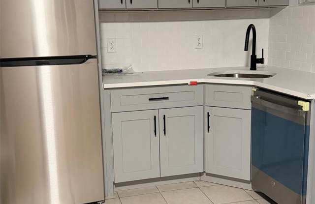 8906 S Conduit Avenue photos photos