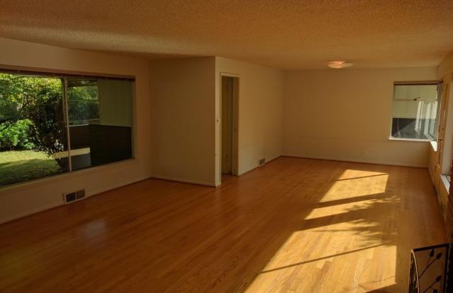 710-2315 NE 104th Way Gallery 4