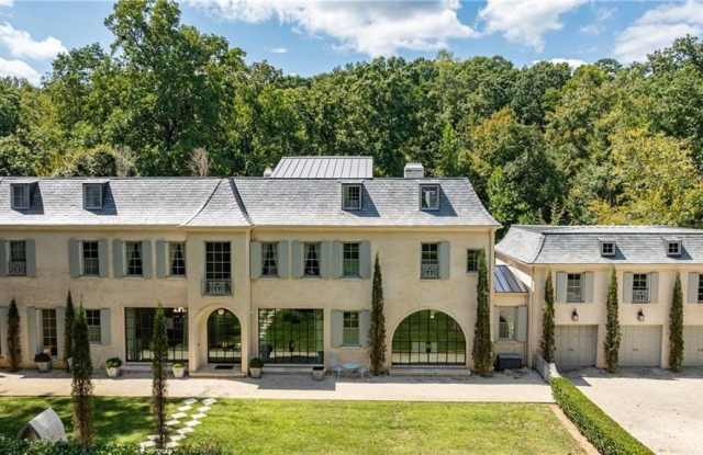 3570 Knollwood Drive NW Gallery 1