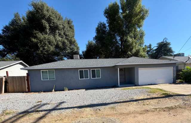 3 BED 2 BATH HOUSE WITH NEW LUXURY VINYL PLANK FLOORING Gallery 4