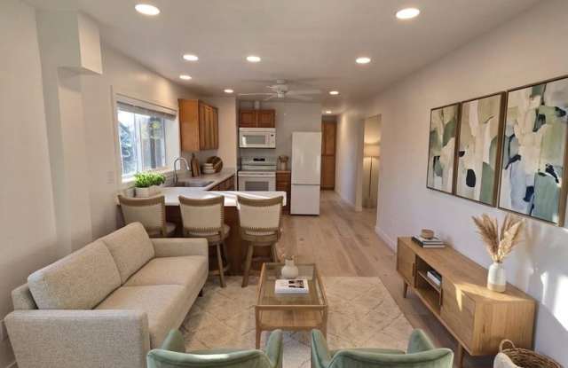 Two bedroom/One bath apartment near Downtown Ashland | Available Now Gallery 3