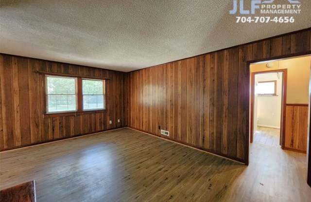 1621 Eastway Drive Gallery 2
