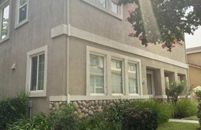 Super clean home in Westshore Lakeside Community! Gallery 1