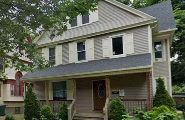 207 Kenwood Ave photos photos