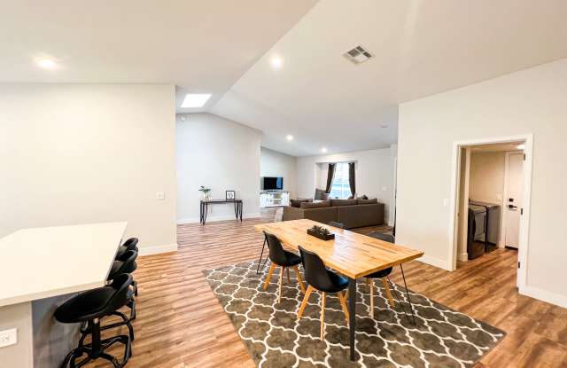 229 West Stanford Avenue Gallery 3