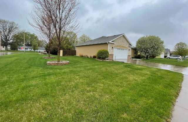Executive 4 Bedroom / 3 Bath | 2,640 Sq Ft | Finished Basement | Stunning Home in a Quiet Neighborhood Gallery 4